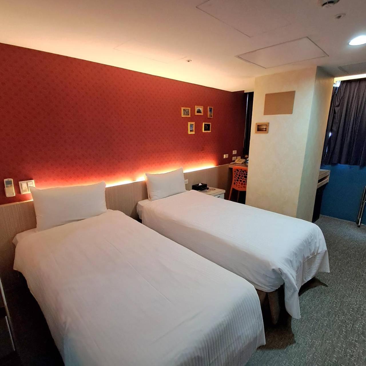 Morwing Hotel Fuzhong Taipé Exterior foto